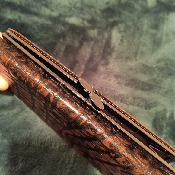 Women wallet. Alligator leather. Brown. Preloved. Great condition. - Picture 5 of 7